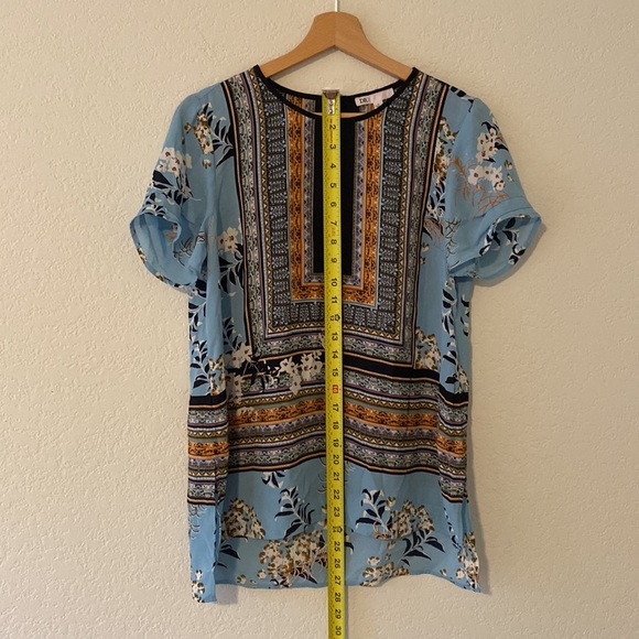 Small flowy top - Picture 5 of 8